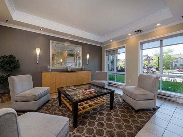 Excelsior Apartments seating area in lobby in Montreal, QC