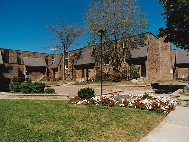 Carriage Hill in Oshawa, ON exterior of townhomes