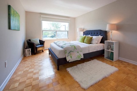 Fairway Towers large, bright bedroom in Sarnia, ON