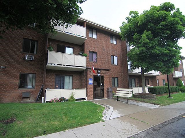 Chestnut Court in St. Thomas entrance with bench