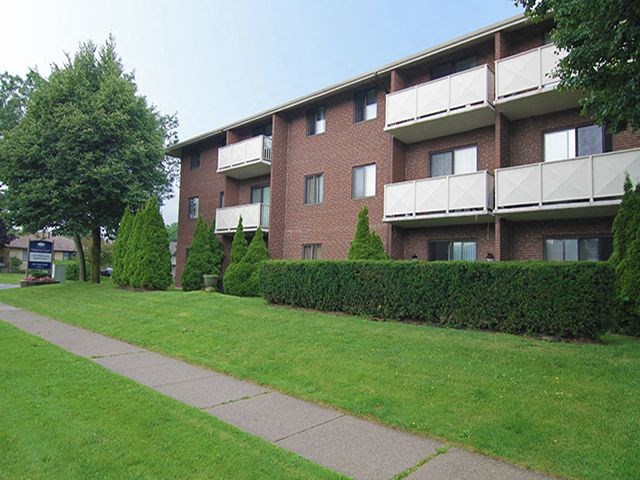 Chestnut Court in St. Thomas exterior landscape grounds