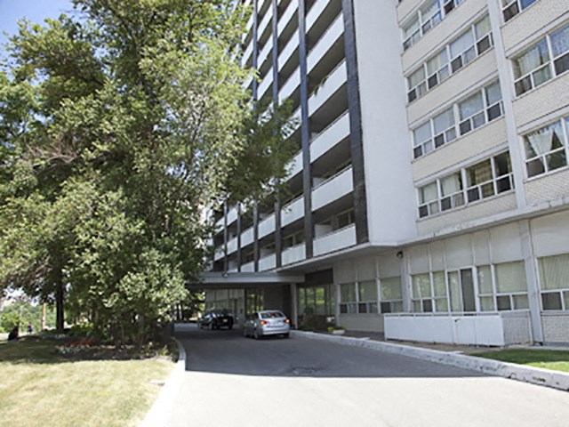 San Remo/Monaco Tower  in Toronto, ON exterior front entrance