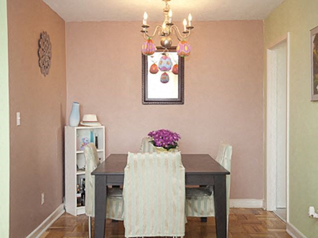 Bexhill Court Luxurious dining spaces available in-suite in Etobicoke, ON