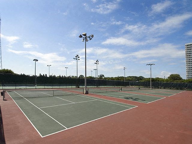 300 St. Clair Ave West in Toronto, ON Large, local tennis courts available near residence