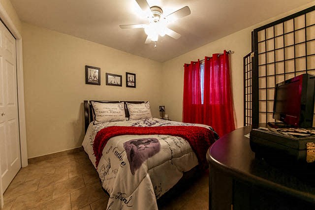 Garden Court large bedroom in Windsor, ON