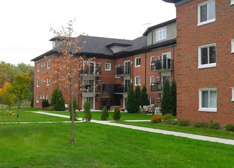 Garden Court exterior grounds in Windsor, ON