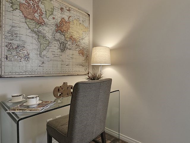 Airdrie Place in Airdrie, AB Small seating area with desk and décor