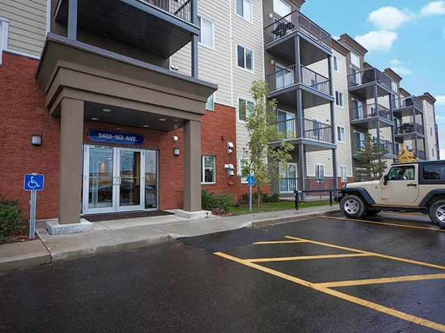 Elizabeth Gardens in Edmonton, AB exterior entrance to building