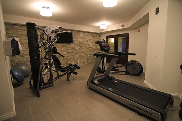 Rittenhouse in Kitchener, ON gym with weight machines