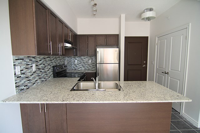 Rittenhouse in Kitchener, ON kitchen with breakfast bar and stainless steel appliances