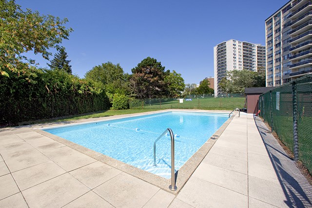 Rockford Apartments outdoor pool in Toronto, ON