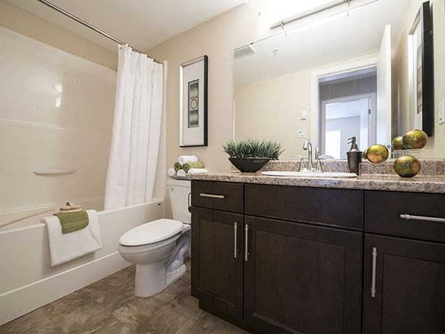 The Crest in Nanaimo, BC bathroom with full sized bath tub