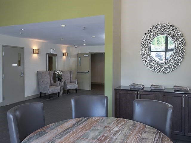 The Crest in Nanaimo, BC lobby entrance with table and seating