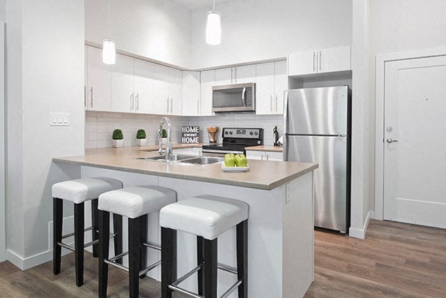 Summerhill Place in Nanaimo, BC kitchen with breakfast bar