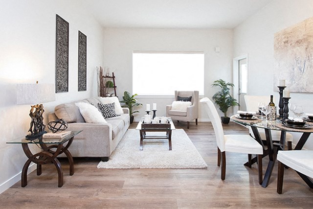Summerhill Place in Nanaimo, BC spacious living room