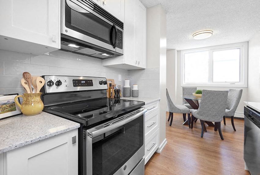 Edgehill Apartments in Edmonton, AB kitchen with upgraded cabinetry