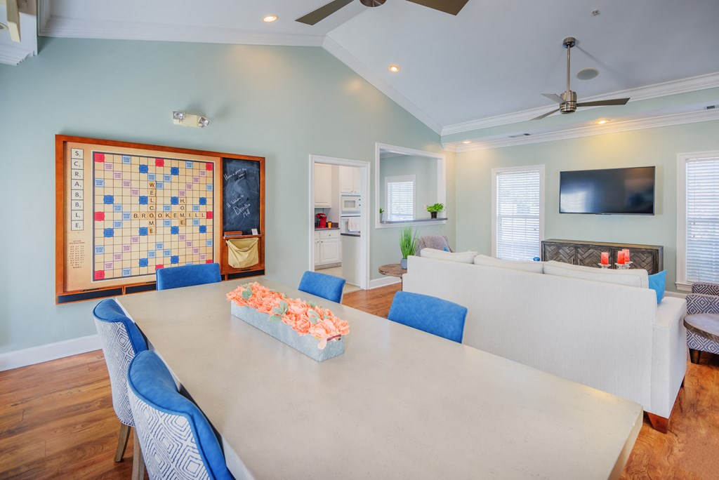 clubroom with gaming area