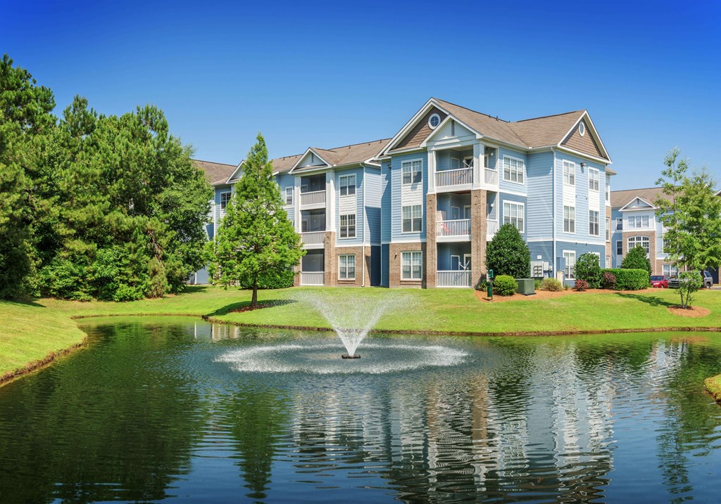 Exterior with fountain