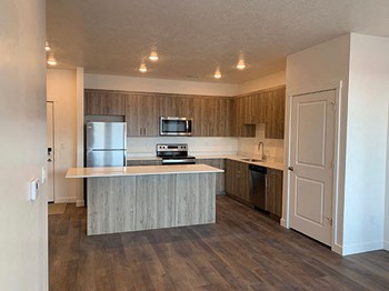 Fully Furnished Kitchen at Foothill Lofts Apartments & Townhomes, Logan - Photo Gallery 14