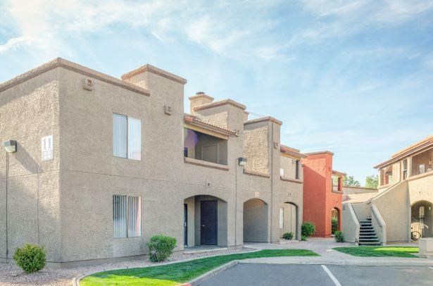 Elegant Exterior View at Glen Oaks Apartments, Arizona, 85301