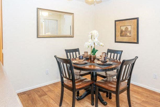 Contemporary Dining Room at Glen Oaks Apartments, Glendale, AZ, 85301