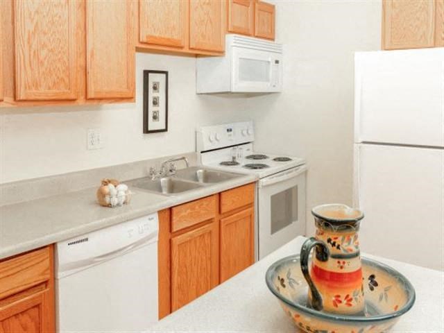 Fully Equipped Kitchen at Sands Apartments, Arizona, 85213
