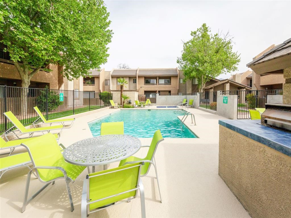 Poolside Dining Tables at Cimarron Place Apartments, Tucson