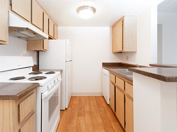Fully Furnished Kitchen Fully Furnished Kitchen at Cimarron Place Apartments, Arizona - Photo Gallery 4