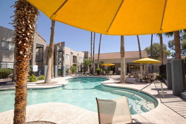 Poolside Dining Tables at Rio Seco Apartments, Tucson, 85746