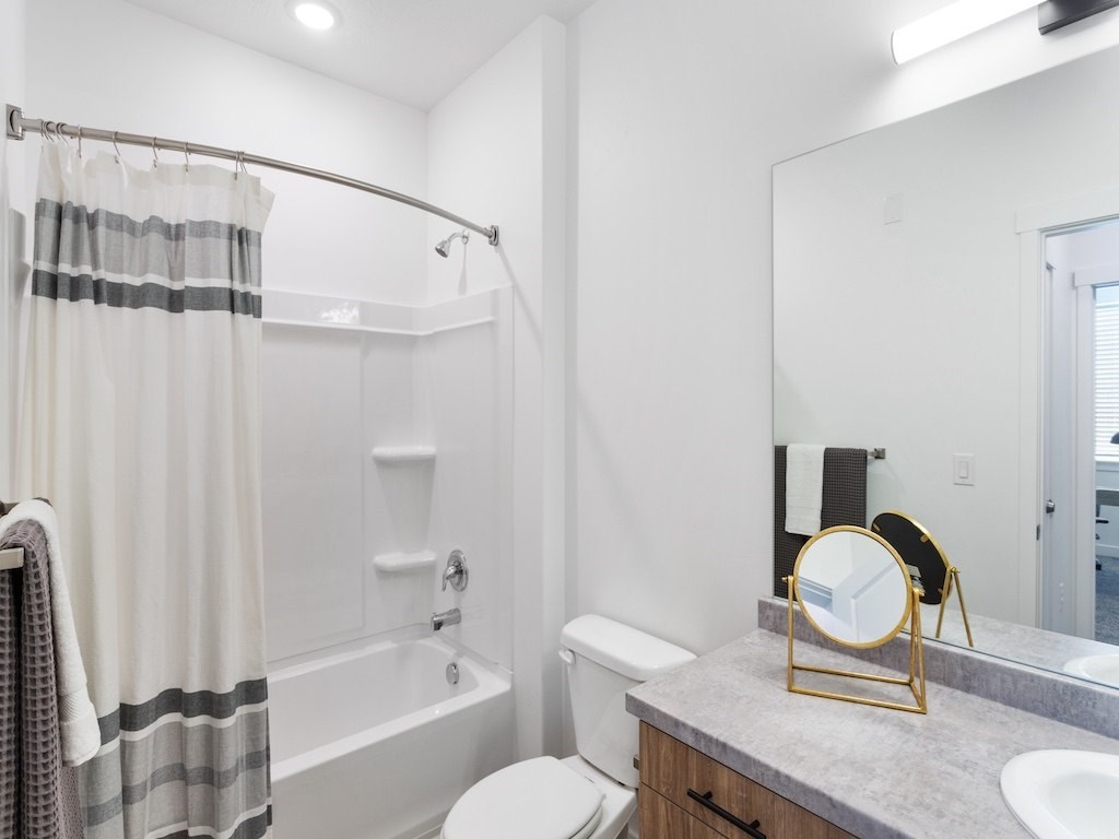 Bathroom with Large Soaking Tub at The Veridian