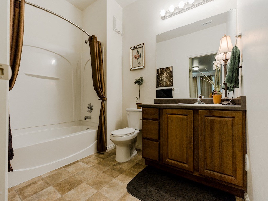 Large Bathroom at Falls at Riverwoods