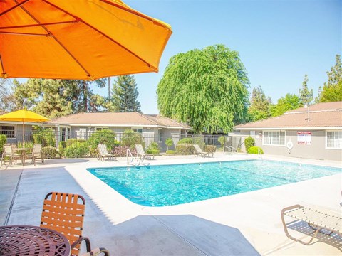 Poolside Dining Tables Poolside Dining Tables at Courtyard at Central Park Apartments, Fresno