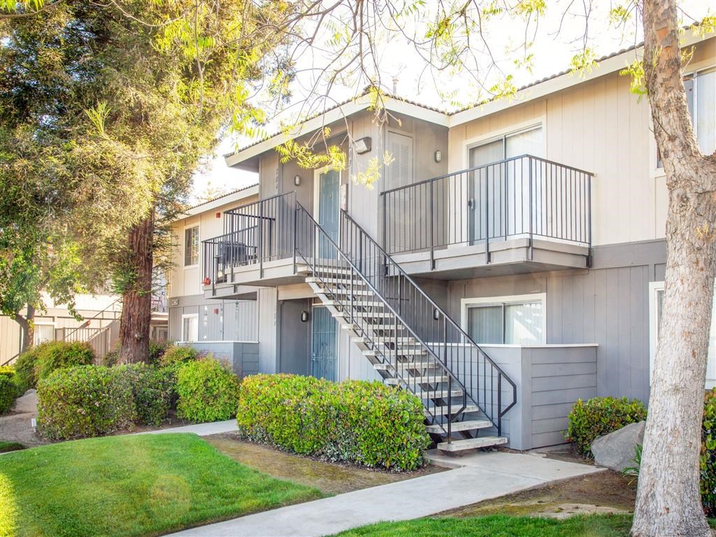 Greenspace Walking Trails at Courtyard at Central Park Apartments, Fresno, 93722