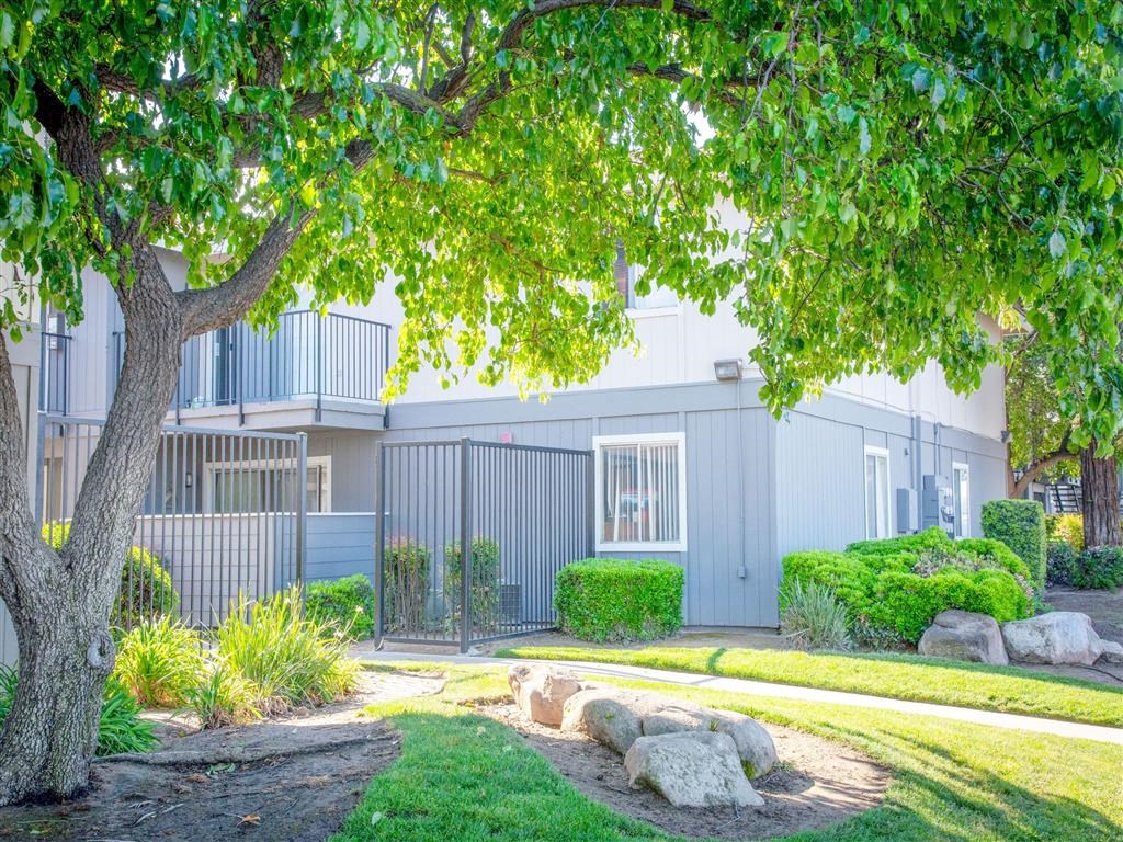 Courtyard At Central Park Apartments, 4498 North Cornelia, Fresno, CA