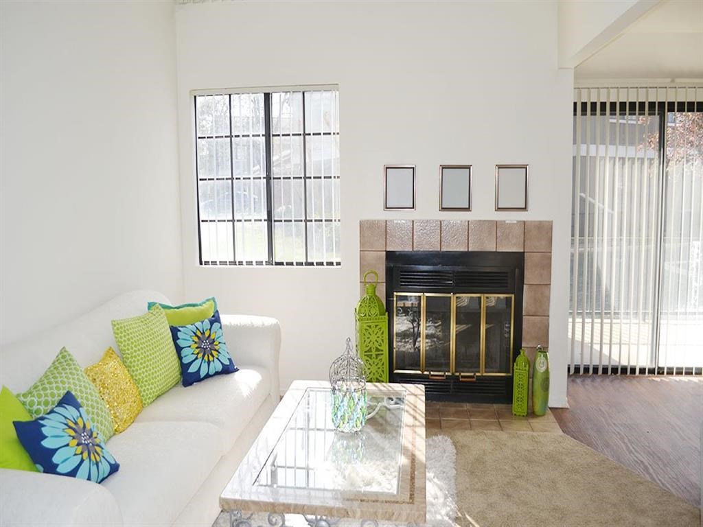 Living Room With Expansive Window at Heron Pointe Apartments & Townhomes, Fresno