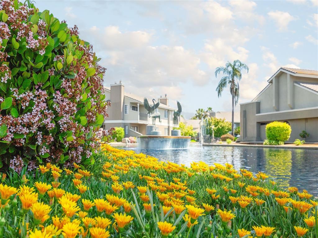 Beautiful Pond With Fountain at Heron Pointe Apartments & Townhomes, Fresno, California