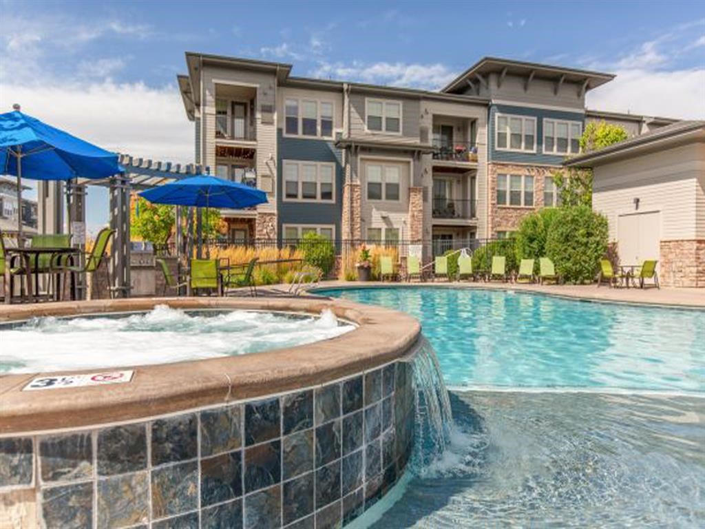Hot Tub And Swimming Pool at Avena Apartments, Thornton, CO, 80233