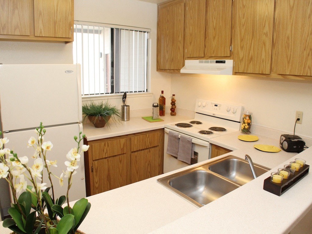 California Place Classic Bright Kitchen