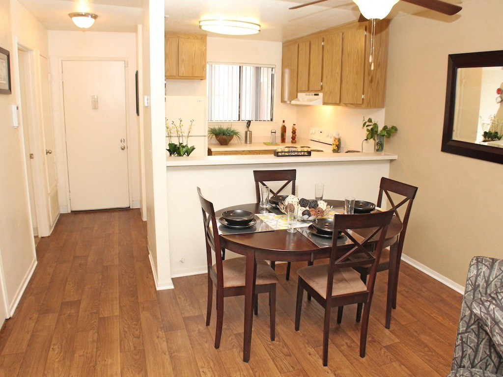 California Place Classic Dining and Kitchen