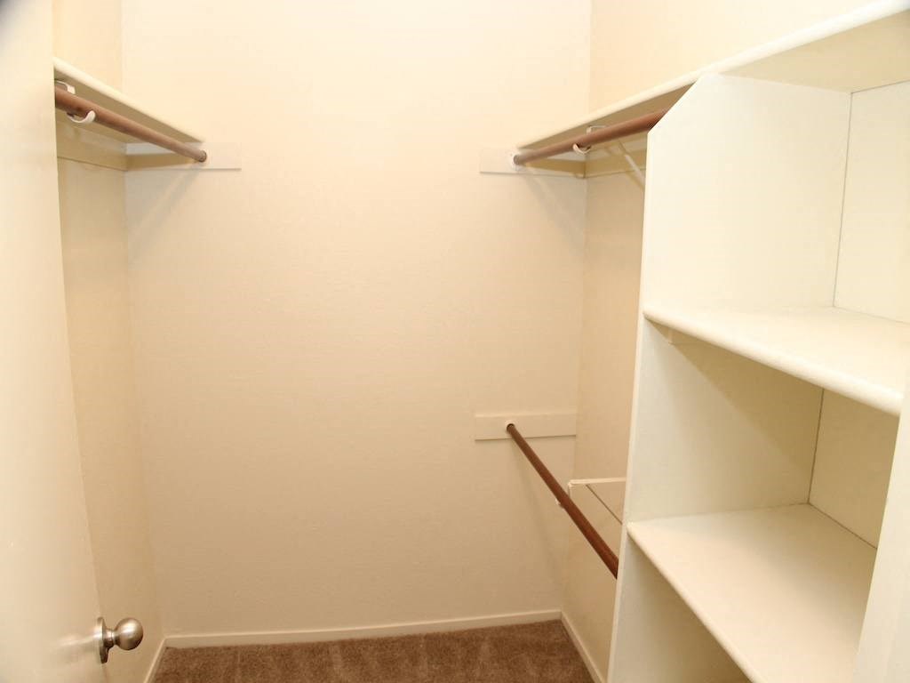 California Place Classic Large Closet