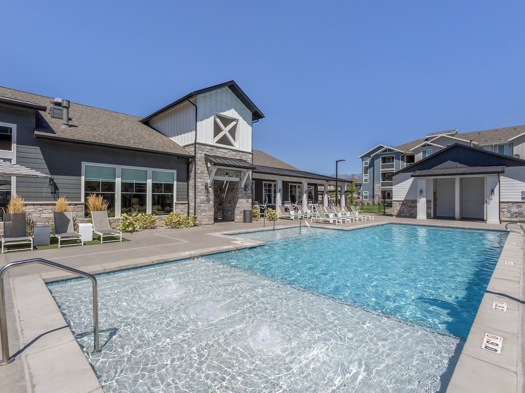Clubhouse and Pool at The Veridian