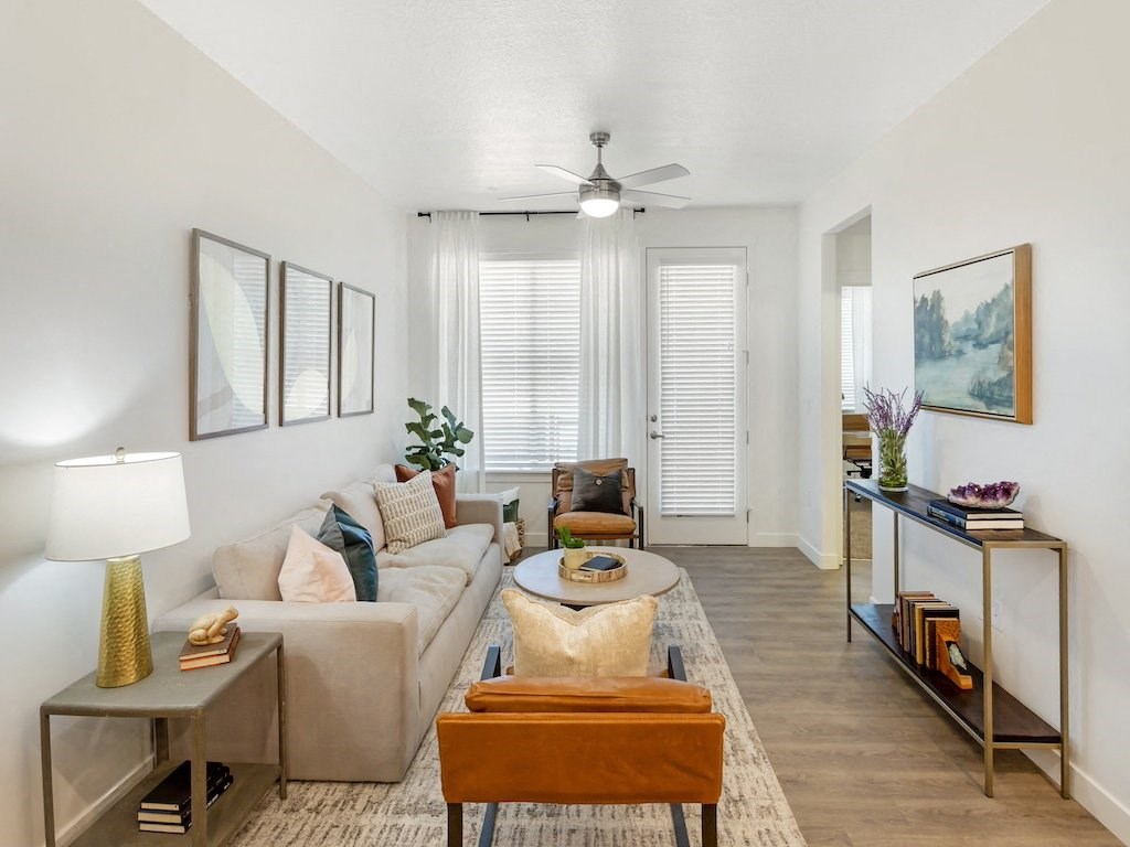 The Veridian Apartments & Townhomes is a similar property to Aria Townhomes located in Syracuse