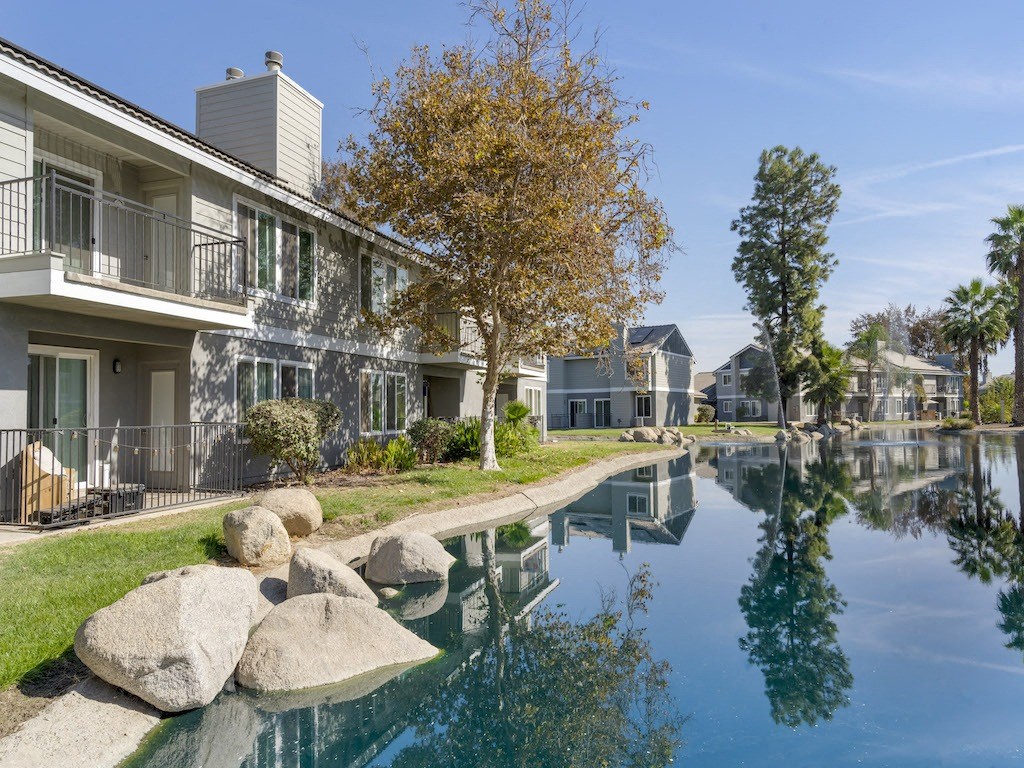 Community Pond Feature at Edgewater Isle
