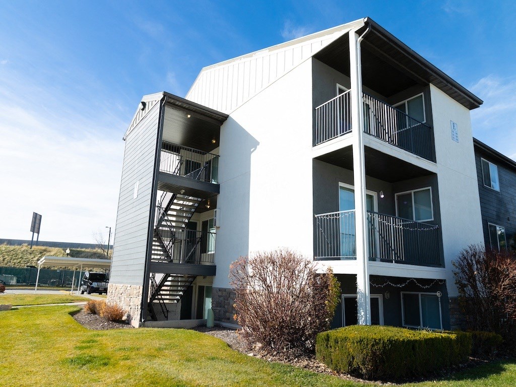 Crossroads Apartments