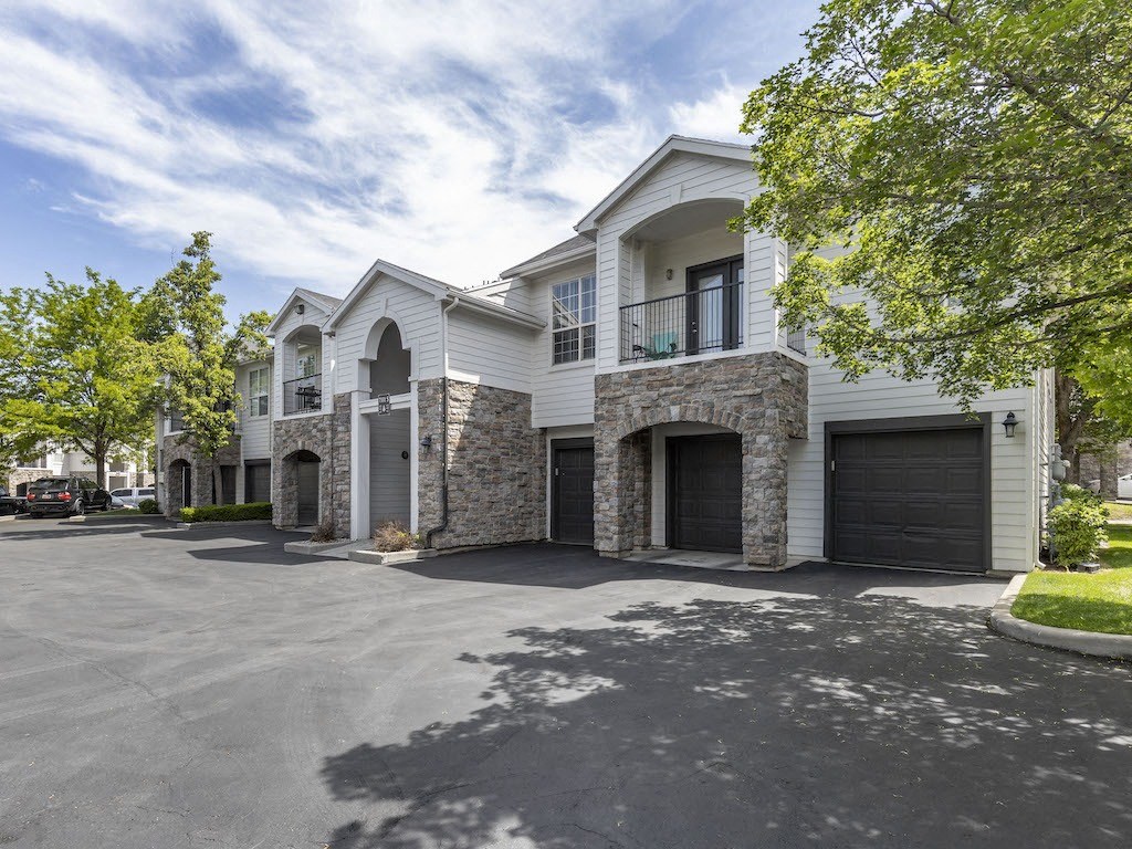 Exterior View of Pinehurst Apartments Midvale, UT 84047