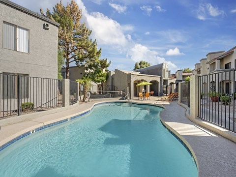Glen Oaks Sparkling Pool