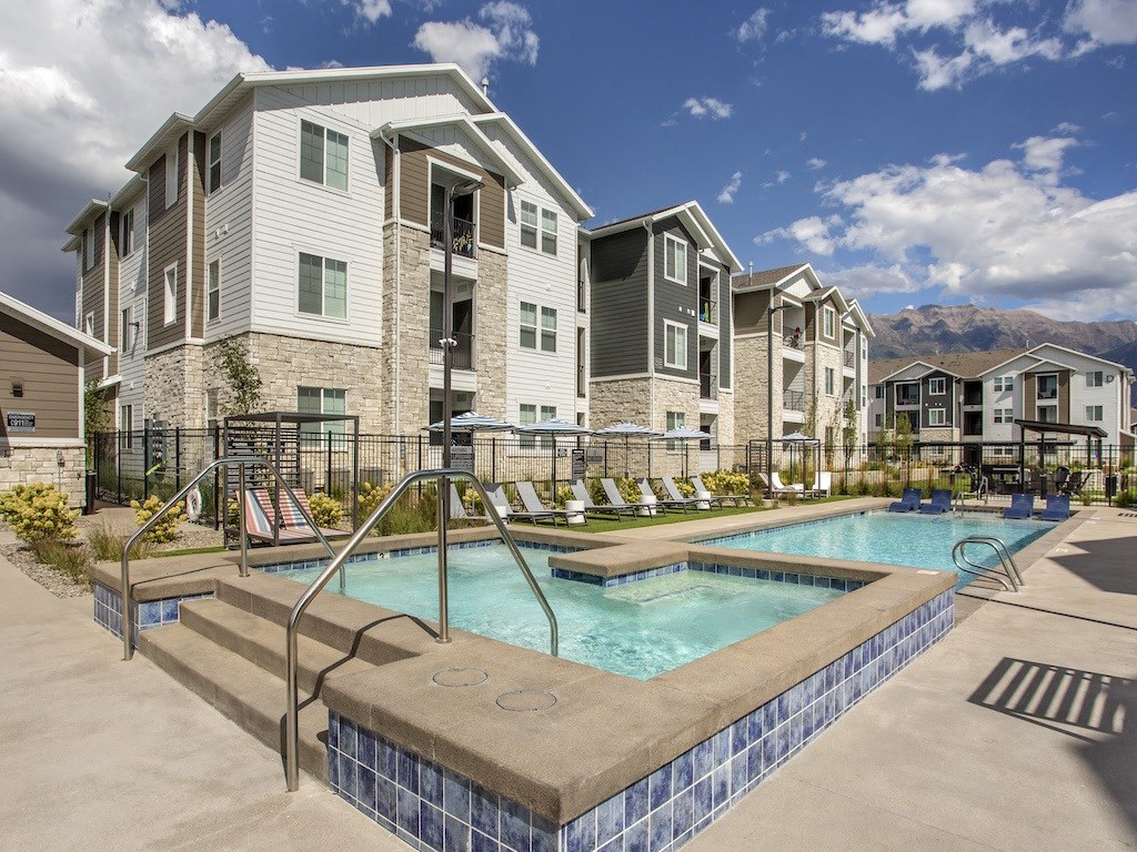 Hot Tub at The Sage Apartments