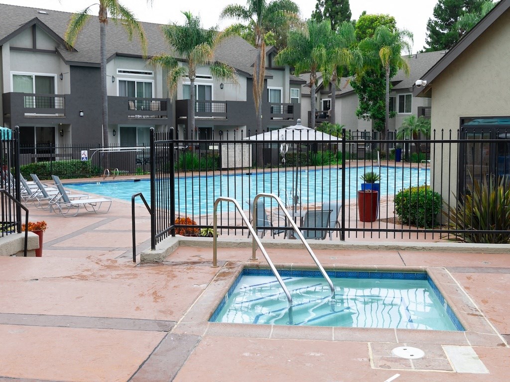 Hot Spa at Canyon Club Apartments