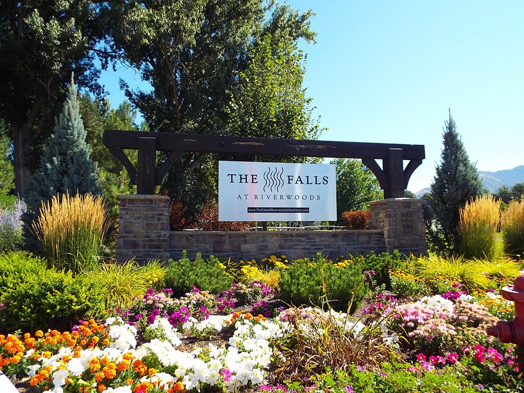 Falls at Riverwoods Entrance