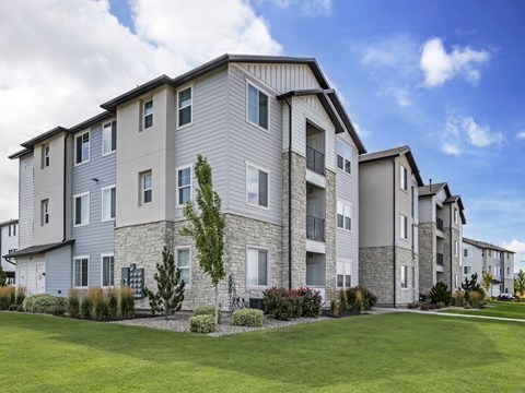 Manicured Lawn at The Reserve at View 78